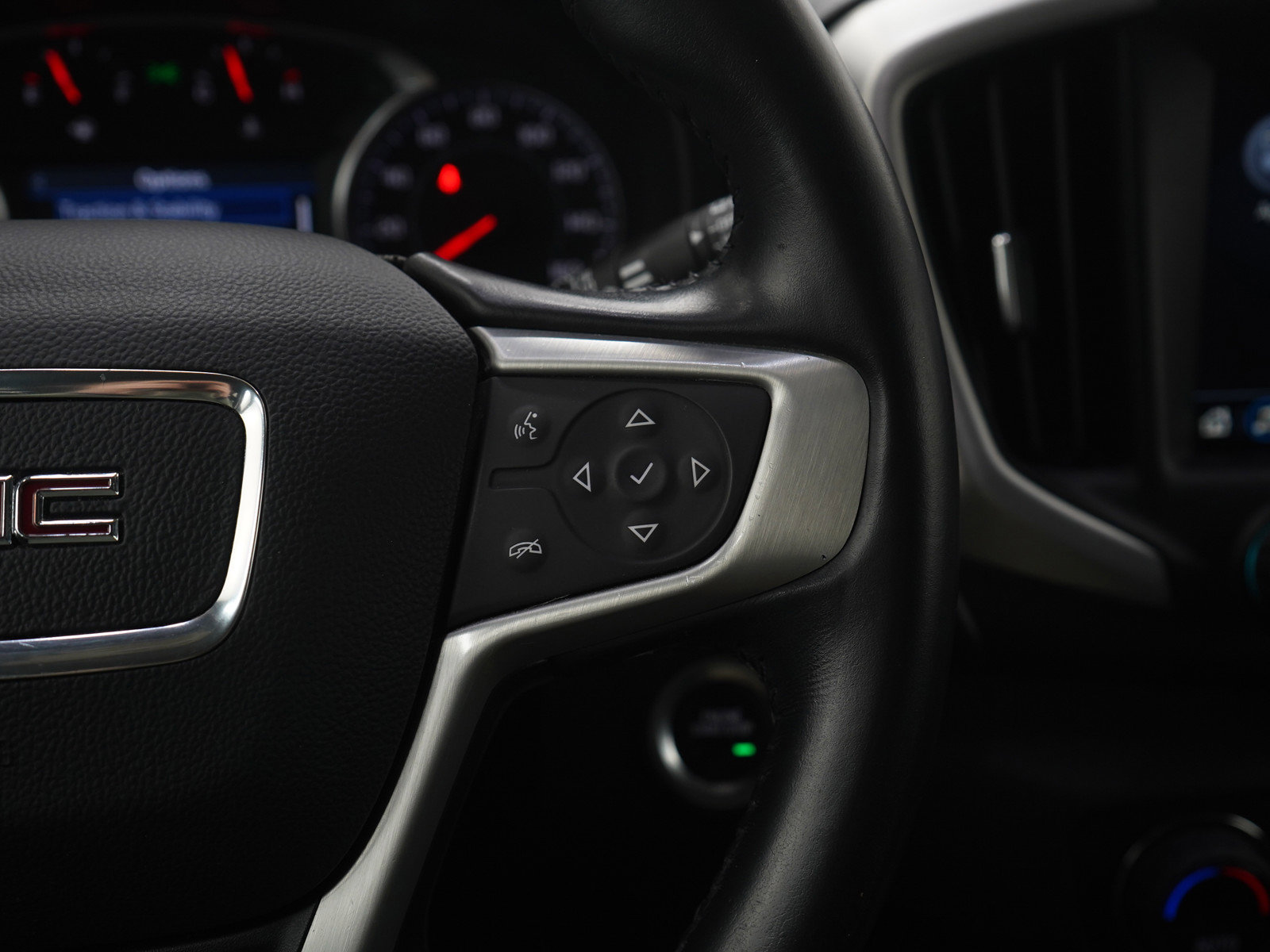 Used 2020 GMC Terrain SLE w/ Driver Convenience Package image 25