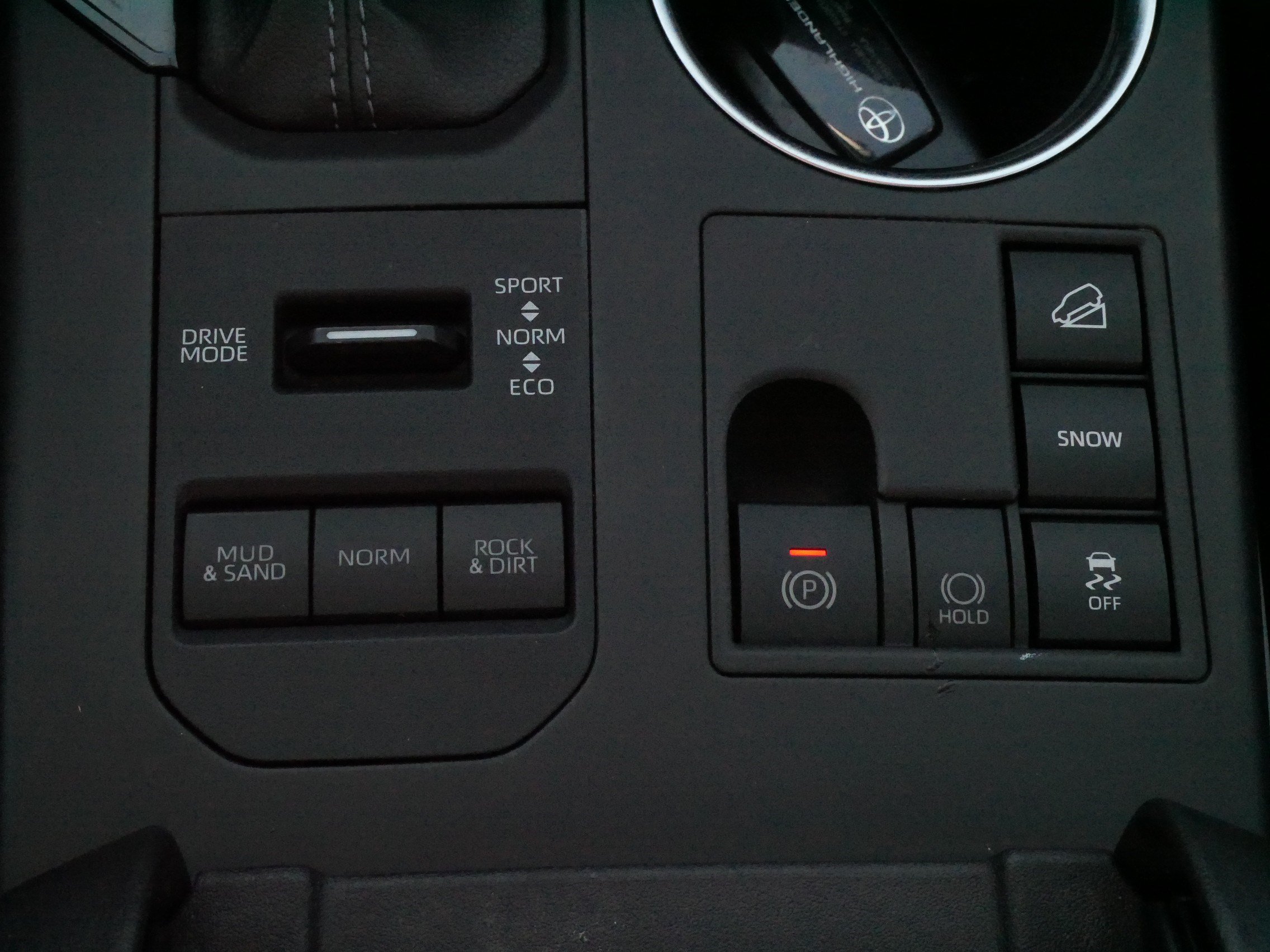 Used 2023 Toyota Highlander LE AWD/4WD image 25