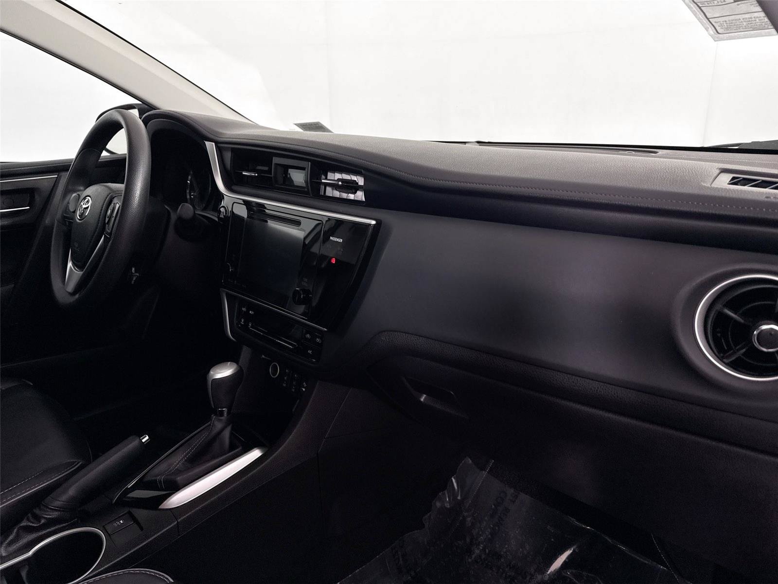 Used 2017 Toyota Corolla XLE w/ Carpet Mat Package (TMS) FWD image 40