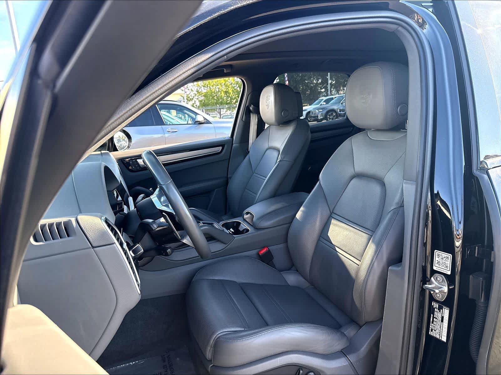 Used 2023 Porsche Cayenne Platinum Edition w/ Premium Package Plus AWD/4WD image 22