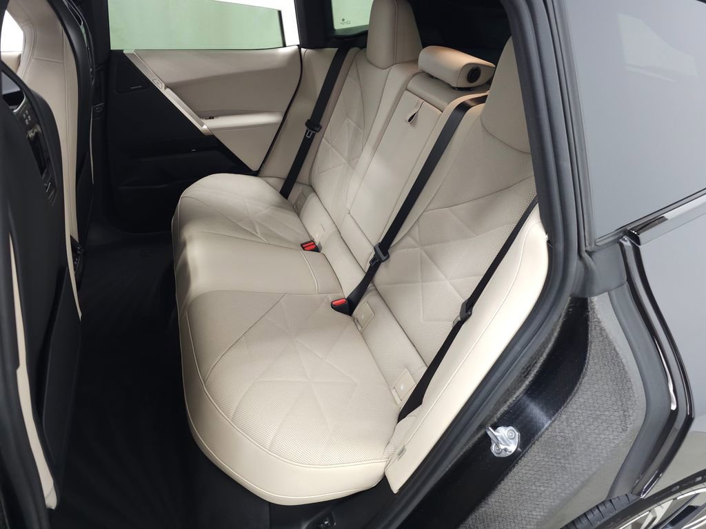Used 2023 BMW iX xDrive50 w/ Premium Package AWD/4WD image 41