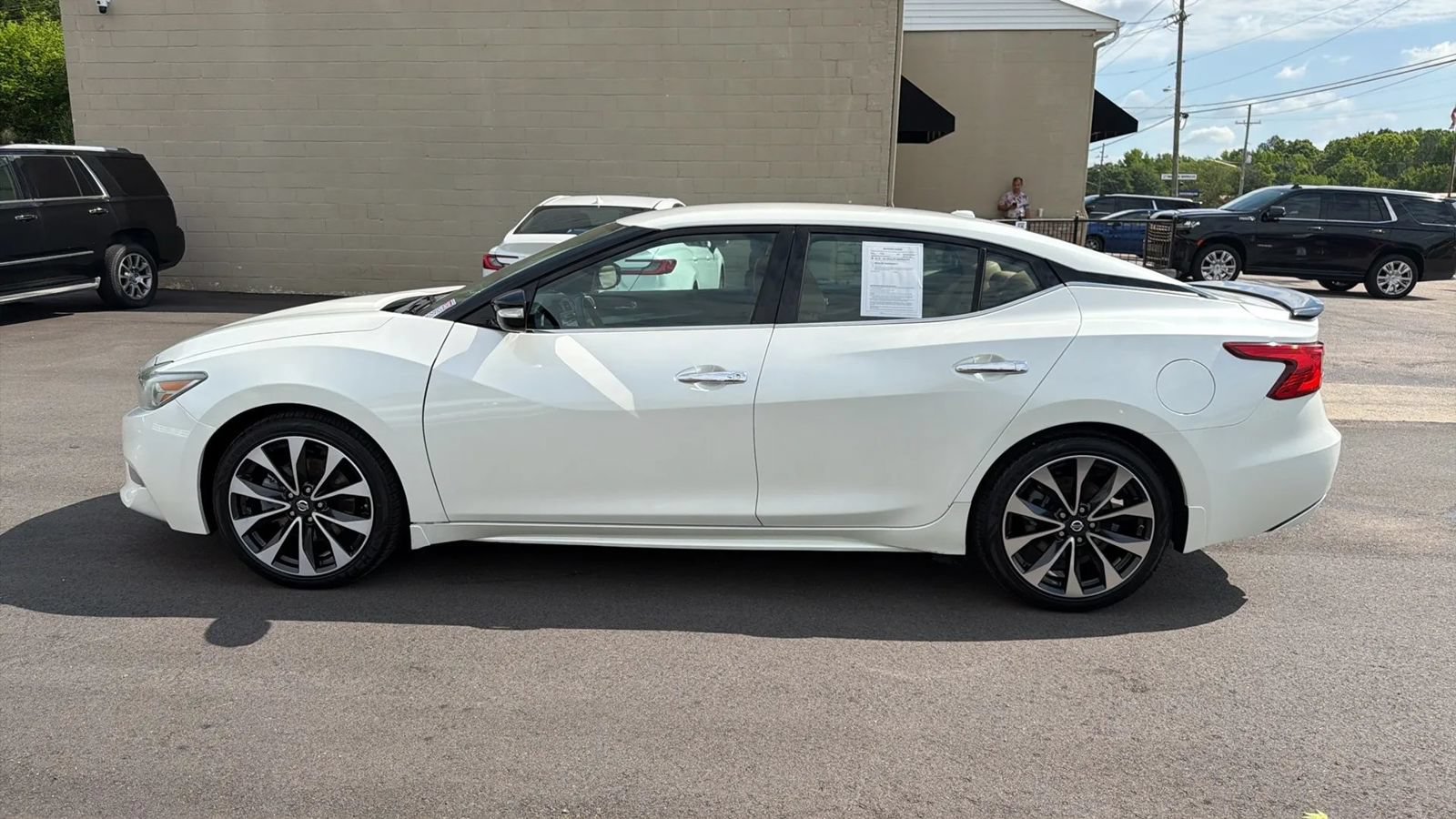 Used 2016 Nissan Maxima SR w/ Interior Lighting Package FWD image 2