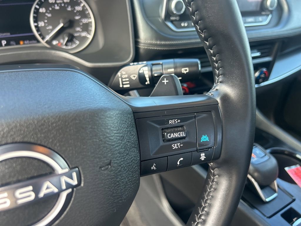 Used 2025 Nissan Rogue SV image 18