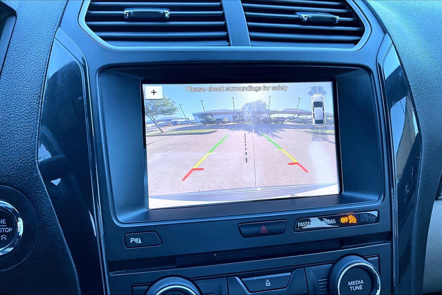 Used 2018 Ford Explorer XLT w/ Equipment Group 202A AWD/4WD image 27