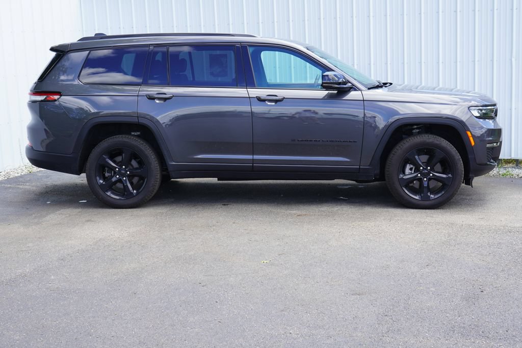 Used 2025 Jeep Grand Cherokee L Limited w/ Black Appearance Package AWD/4WD image 2