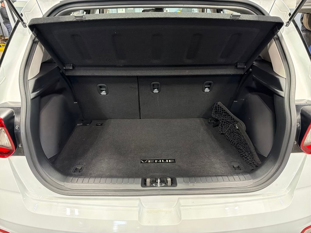 Used 2024 Hyundai Venue SEL image 18
