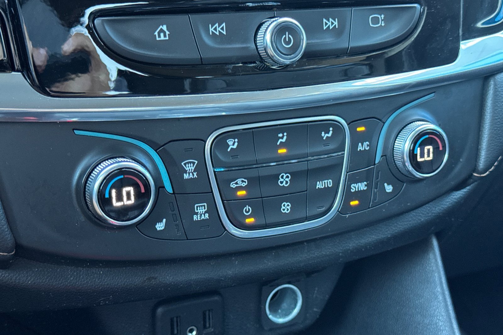 Used 2020 Chevrolet Traverse LT w/ LPO, Blackout Package image 30