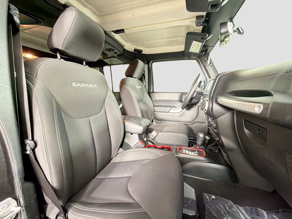 Used 2018 Jeep Wrangler Unlimited Sahara AWD/4WD image 25