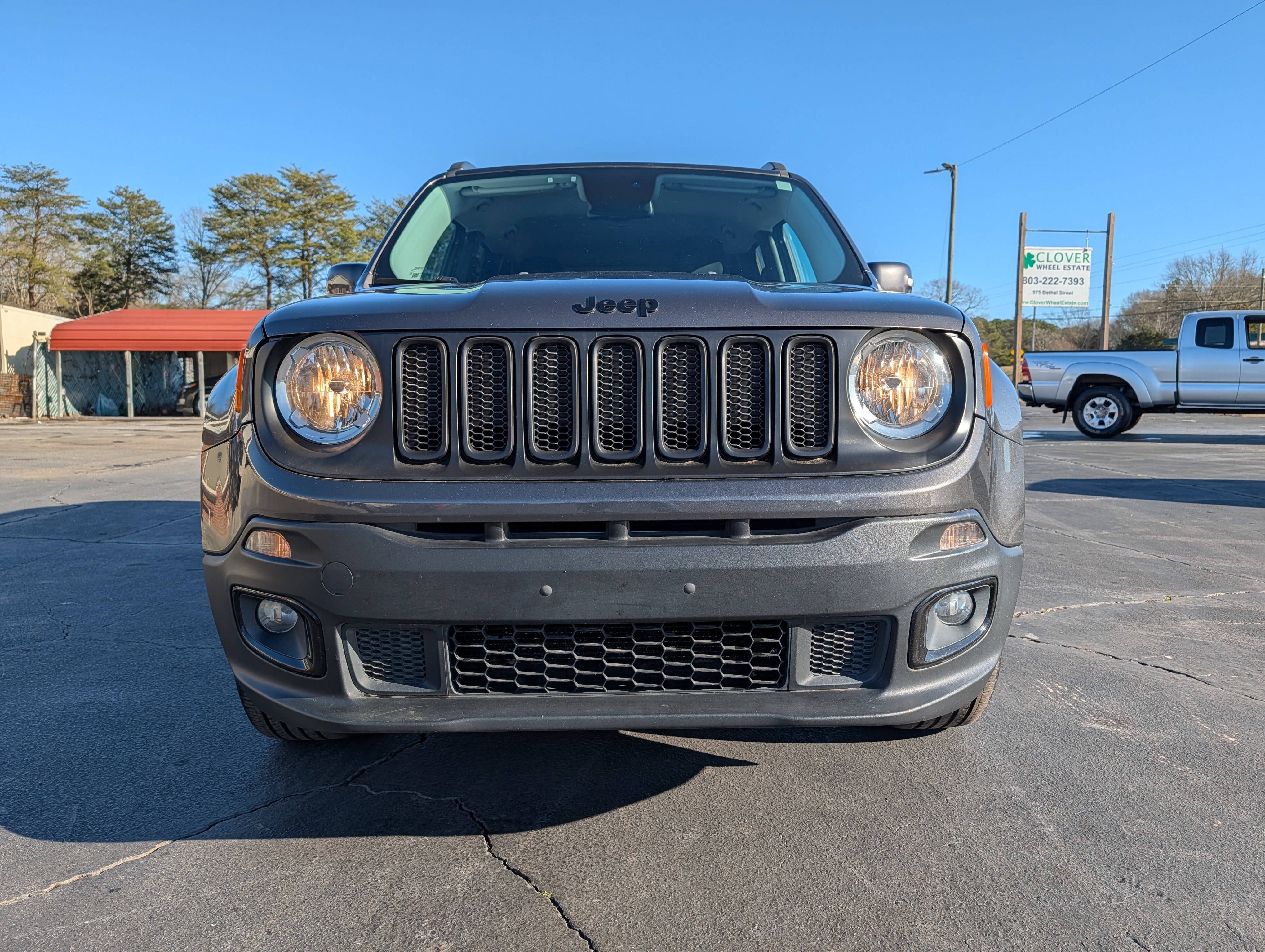Used 2017 Jeep Renegade Altitude AWD/4WD image 3