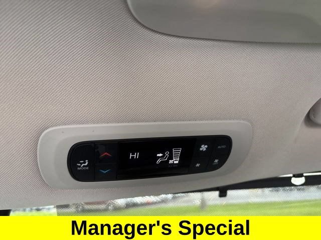 Used 2023 Chrysler Pacifica Touring-L FWD image 30