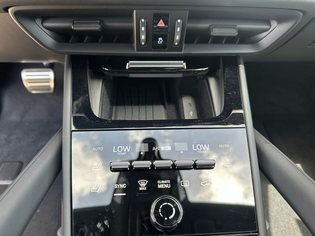 Used 2025 Porsche Cayenne S image 23