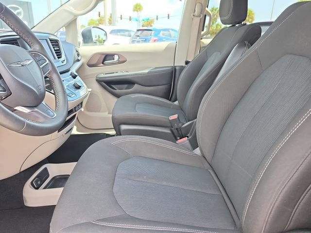 Used 2023 Chrysler Voyager LX FWD image 14