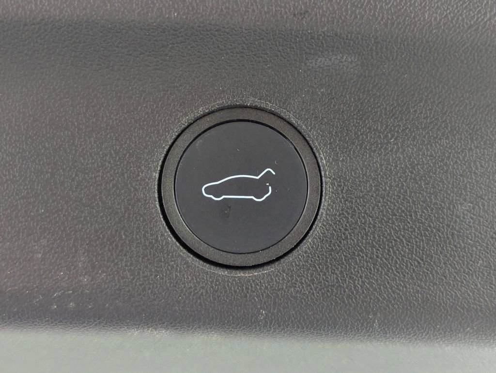 Used 2022 Tesla Model Y Long Range image 20