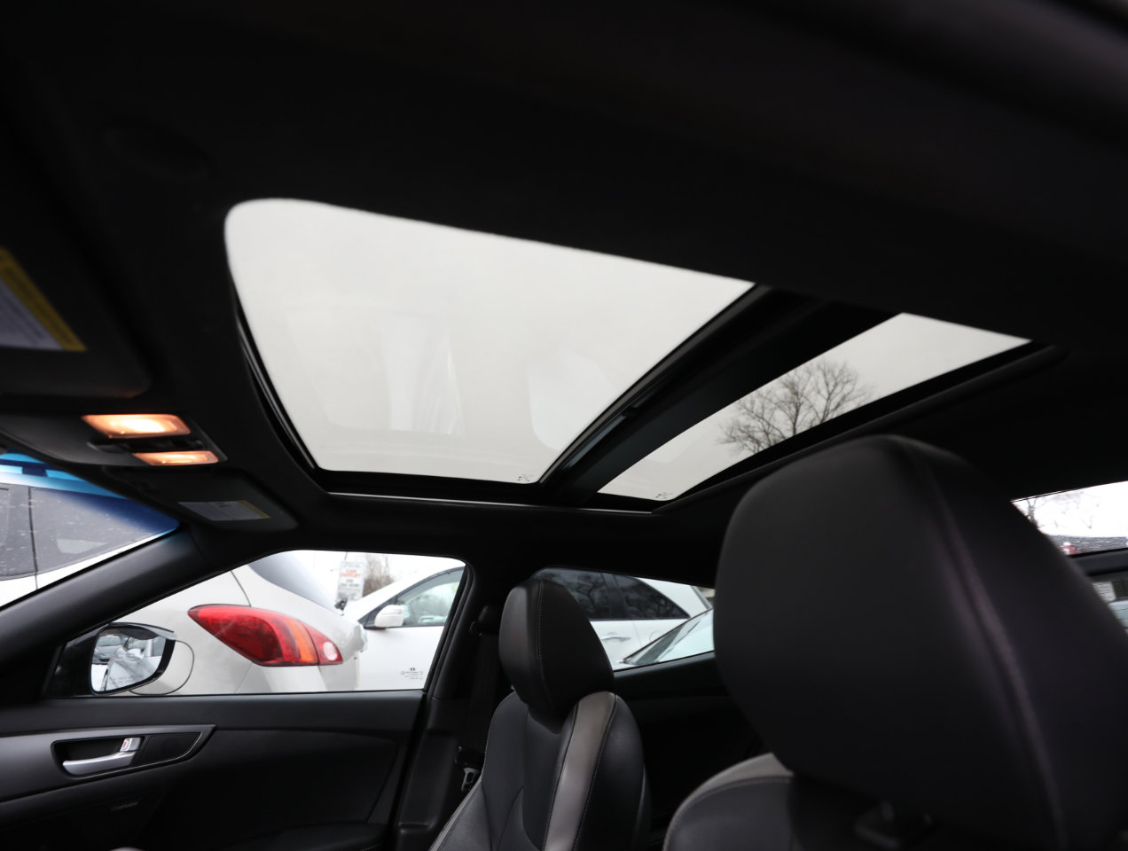 Used 2016 Hyundai Veloster Turbo w/ Option Group 04 image 18