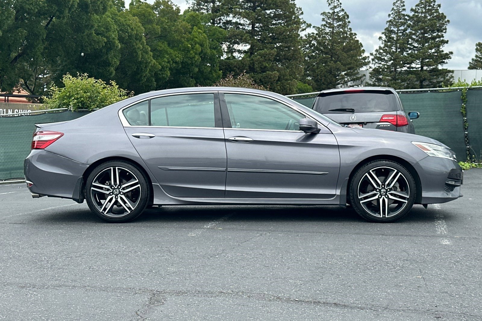 Used 2017 Honda Accord Touring image 8