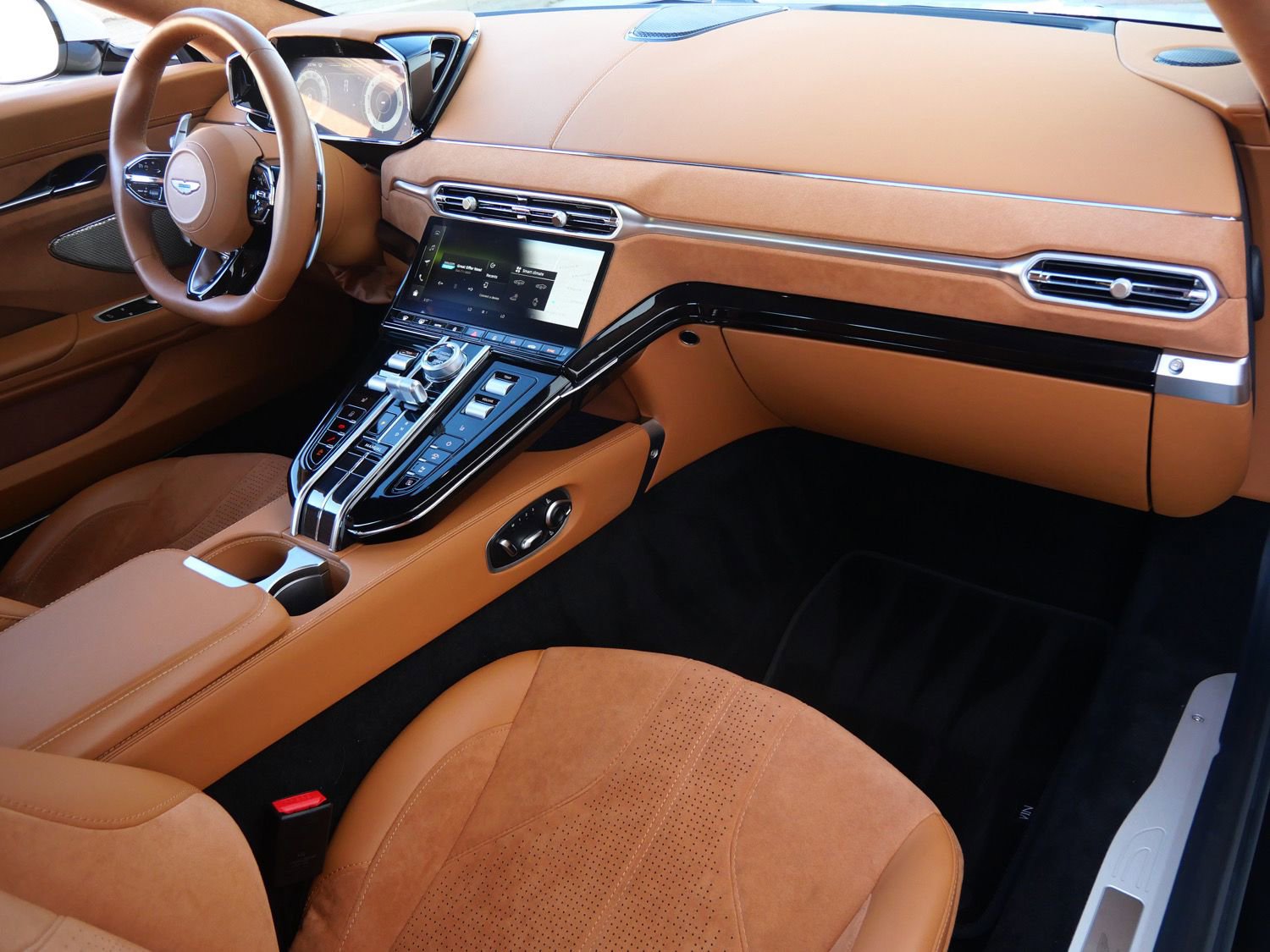 Used 2025 Aston Martin V8 Vantage Coupe image 21
