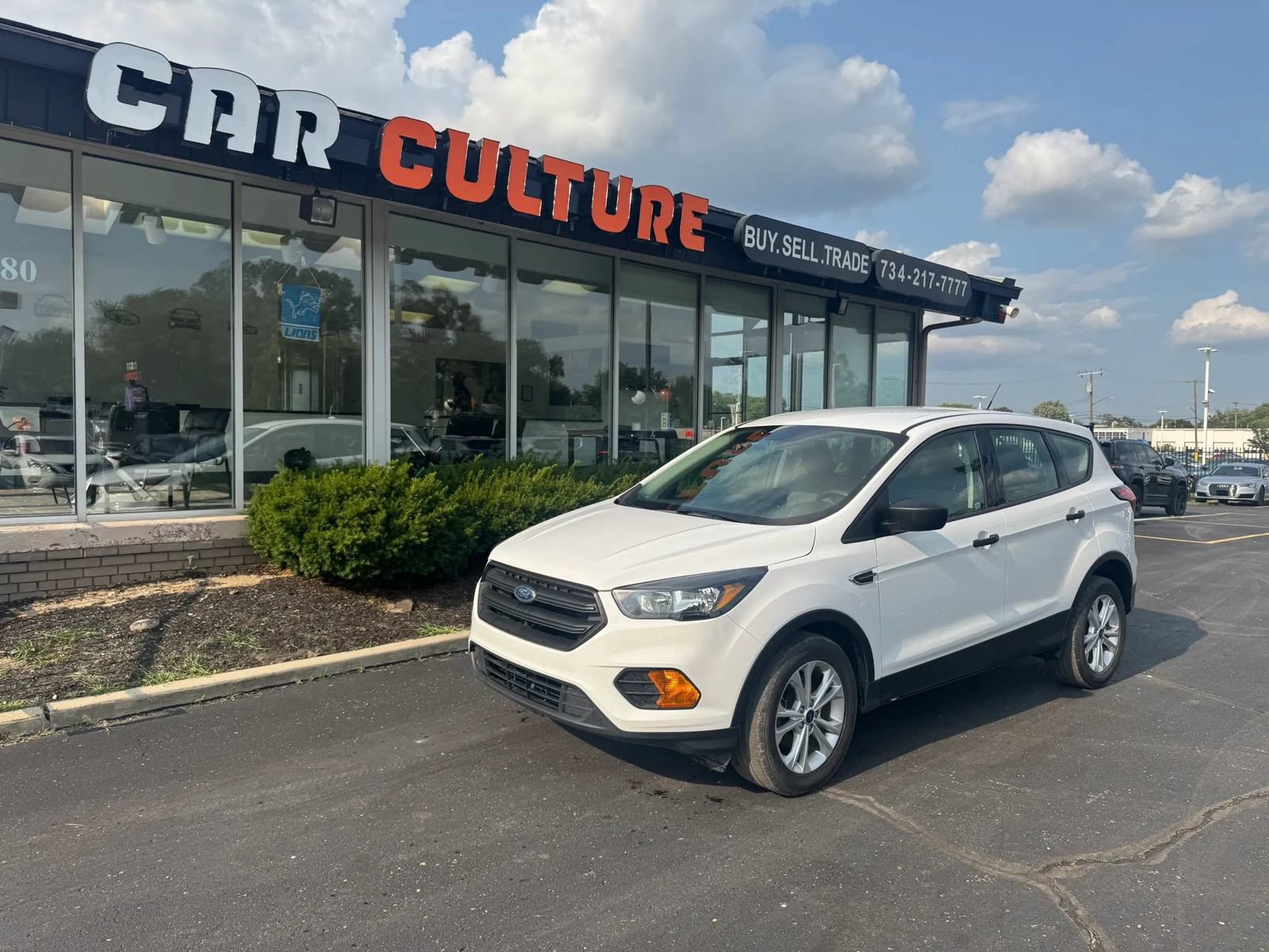 Used 2019 Ford Escape S FWD image 1