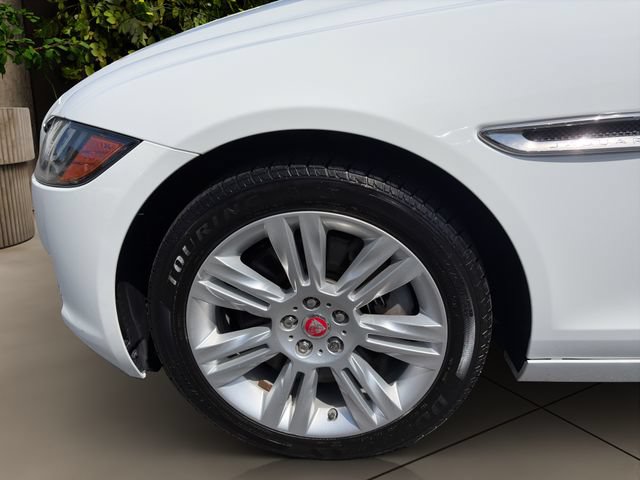 Used 2017 Jaguar XF Premium AWD/4WD image 8