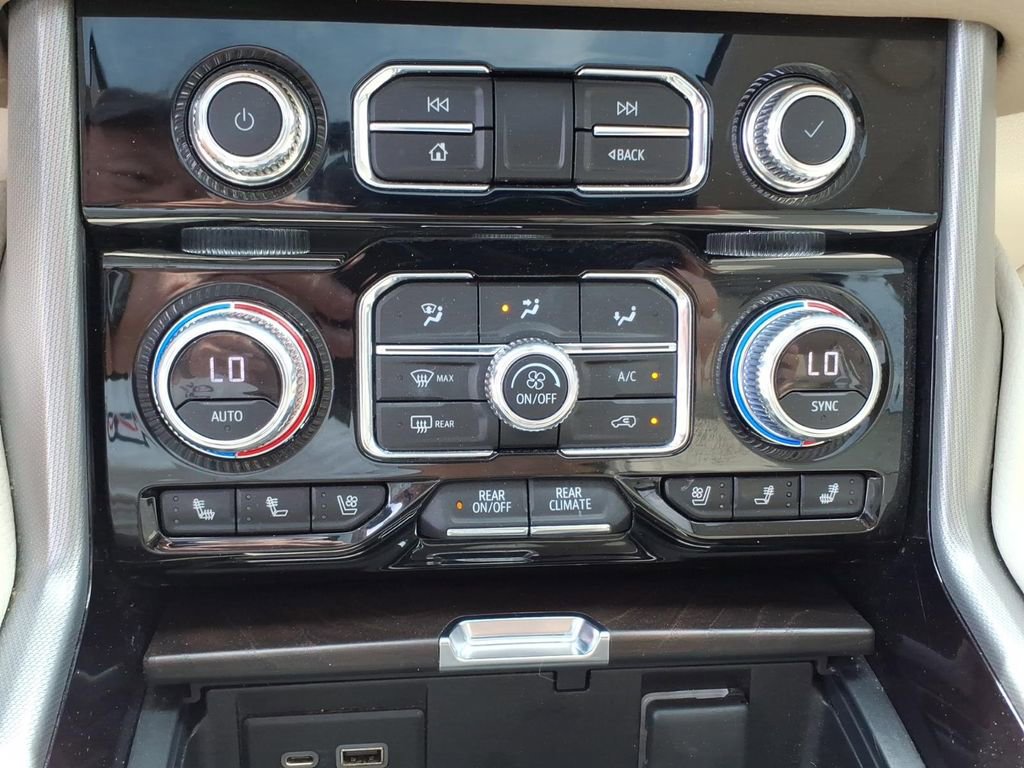 Used 2022 GMC Yukon XL Denali AWD/4WD image 24