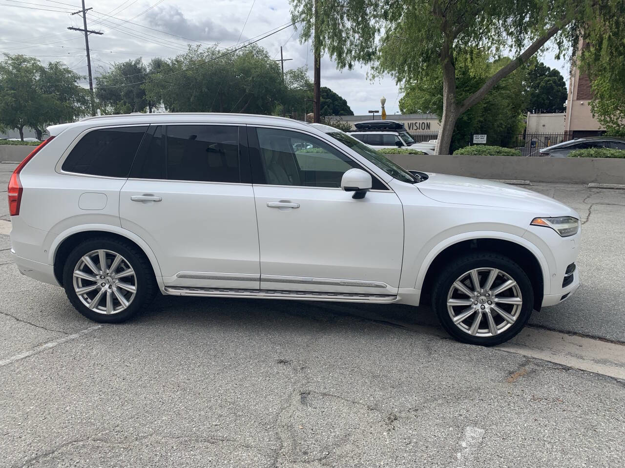 Used 2016 Volvo XC90 T8 Inscription w/ Vision Package AWD/4WD image 10