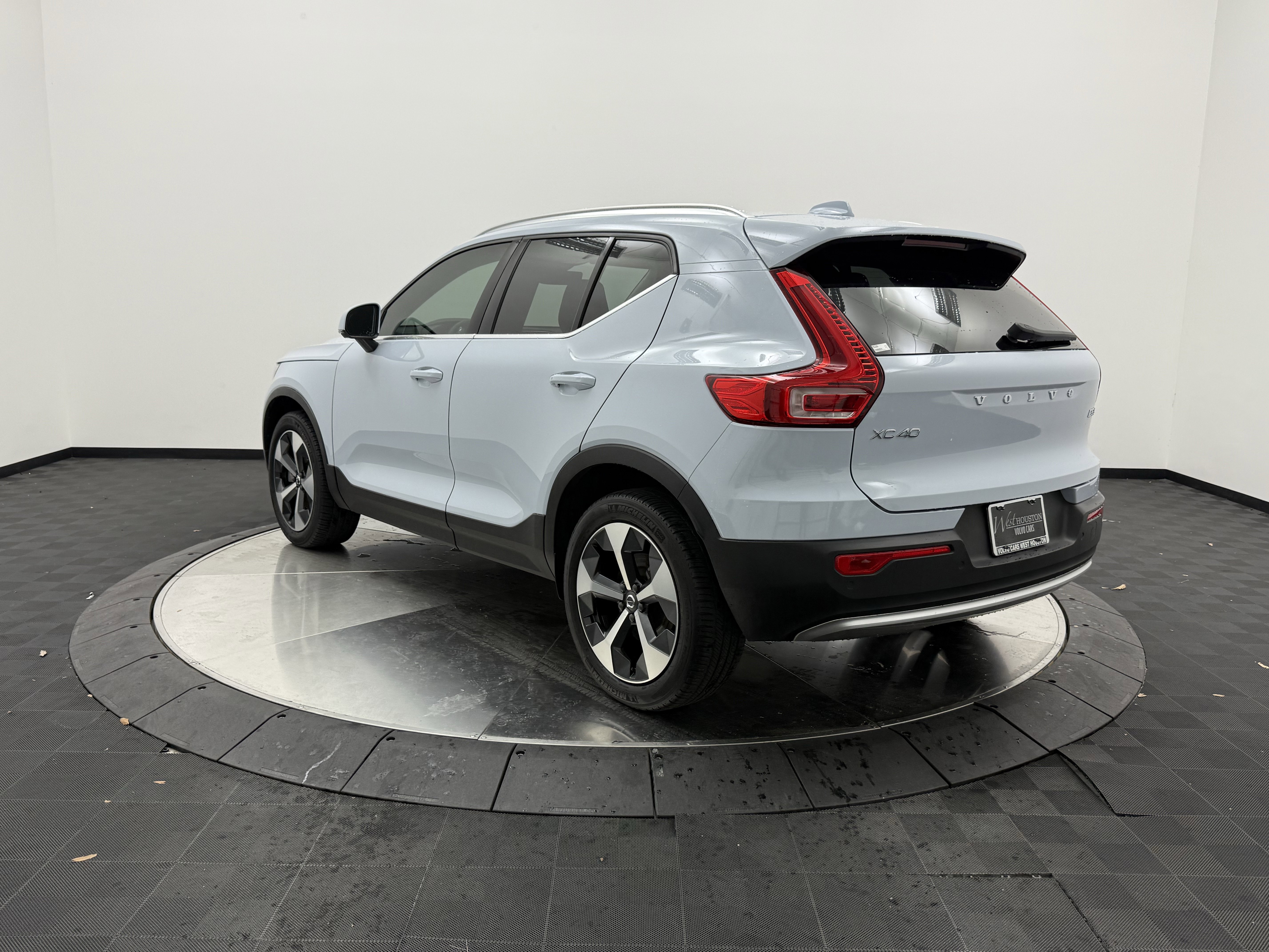 Certified 2024 Volvo XC40 B5 Core AWD/4WD image 5