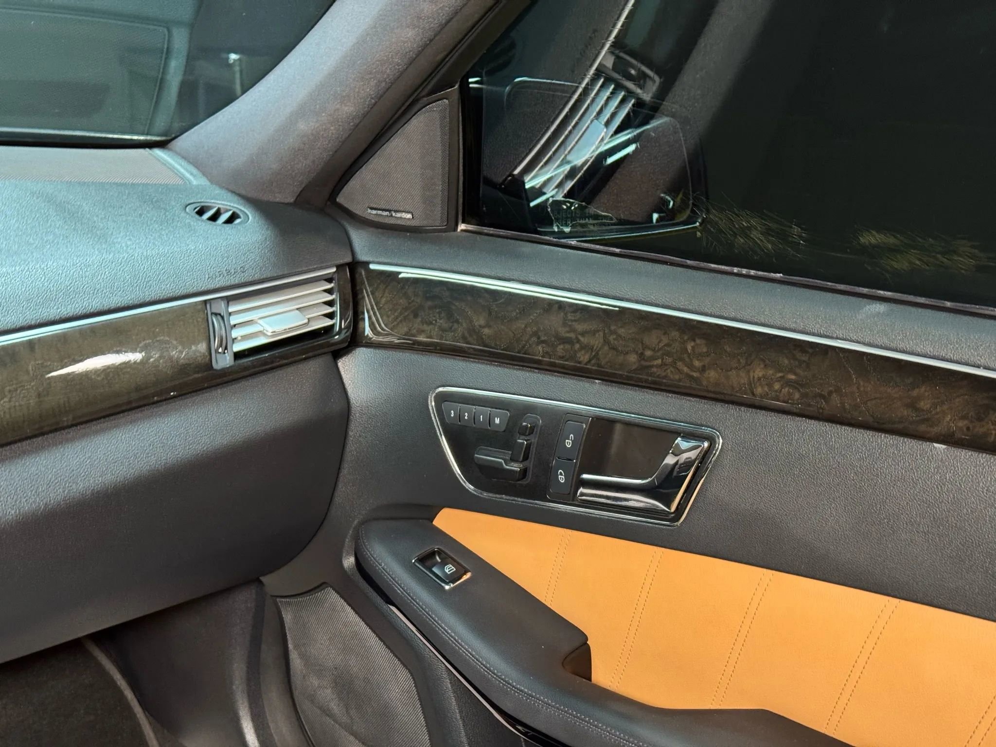 Used 2010 Mercedes-Benz E 550 Sedan image 26