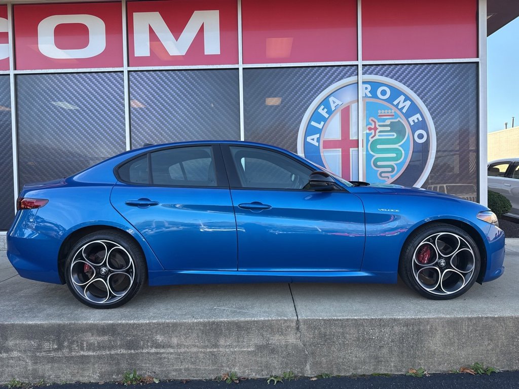 Used 2022 Alfa Romeo Giulia Veloce image 2