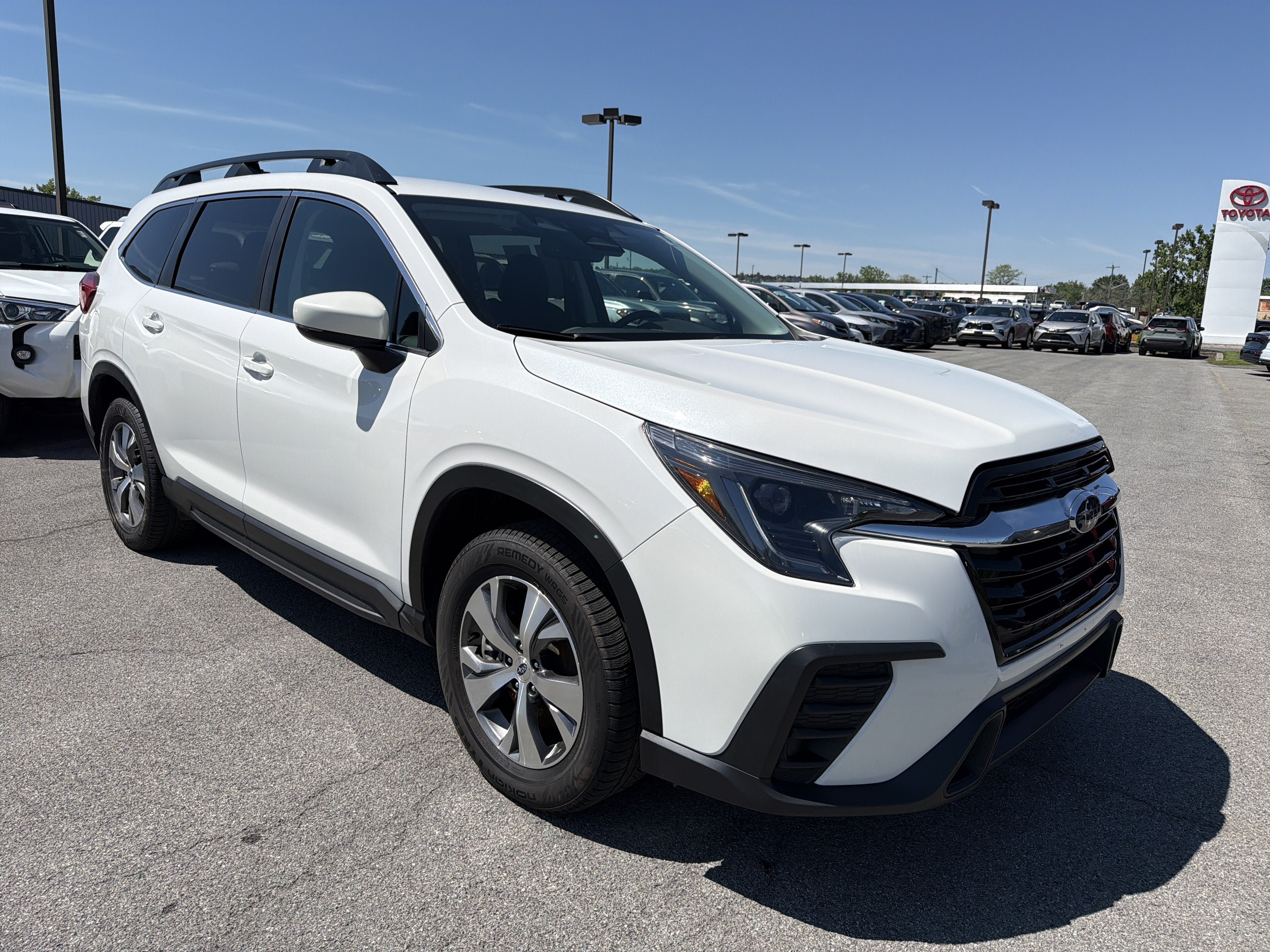 Used 2024 Subaru Ascent Premium w/ Convenience Package AWD/4WD image 2