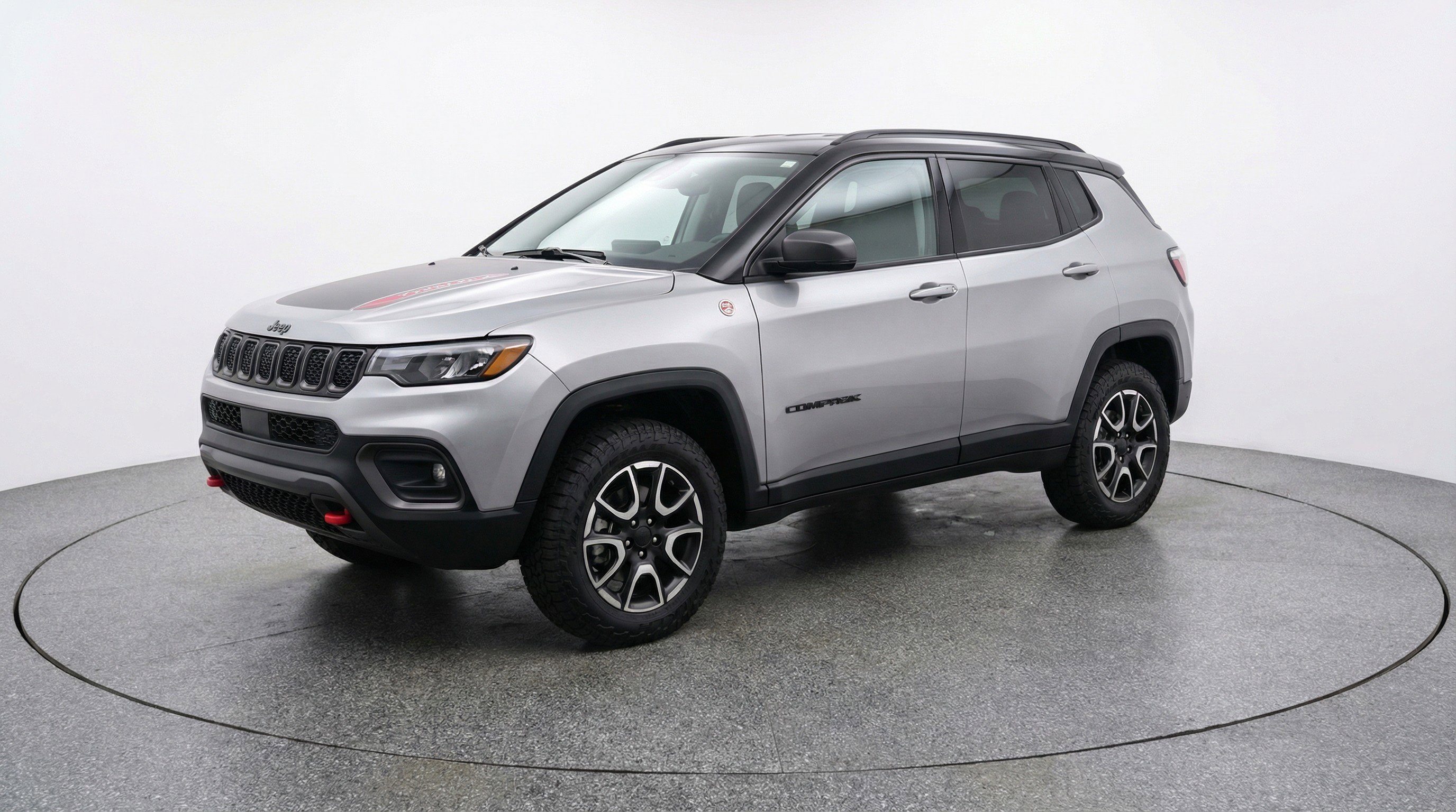 Used 2025 Jeep Compass Trailhawk image 3