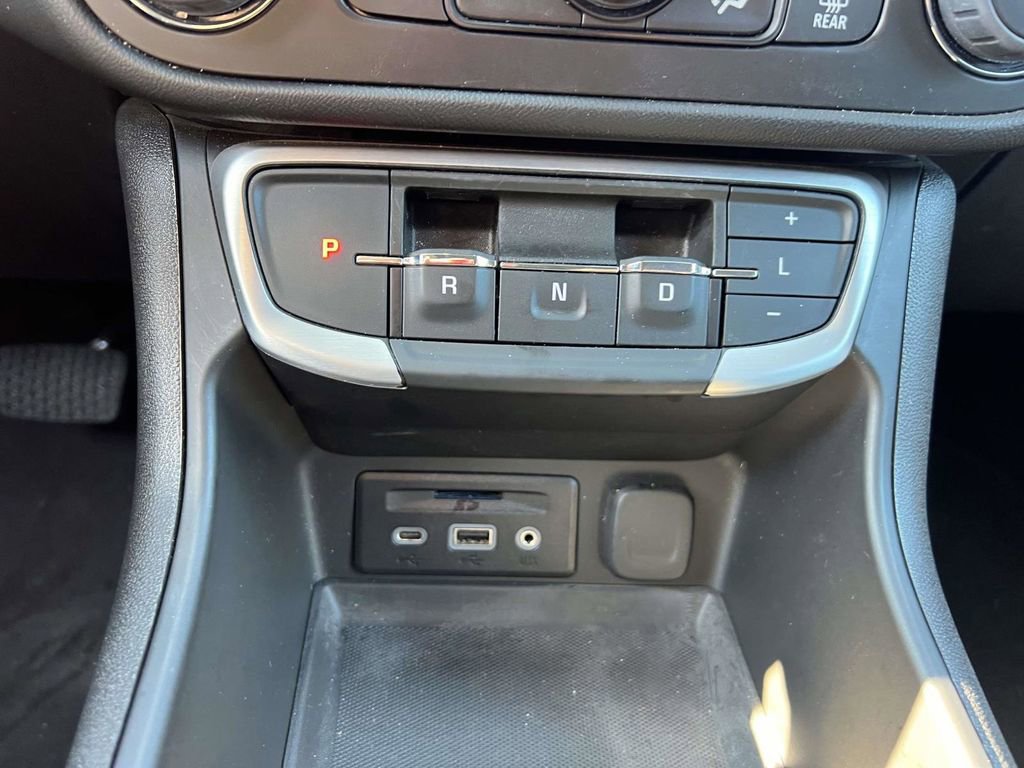 Used 2023 GMC Terrain SLT image 28