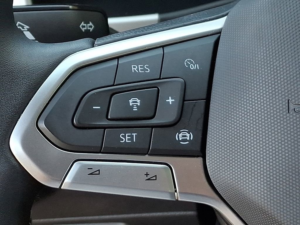 Certified 2023 Volkswagen Atlas Cross Sport SE w/ Panoramic Sunroof Package AWD/4WD image 22