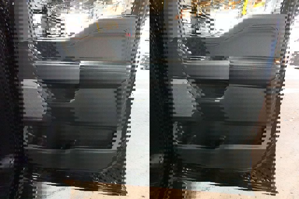 Used 2023 Ford F350 Lariat w/ Lariat Ultimate Package AWD/4WD image 32