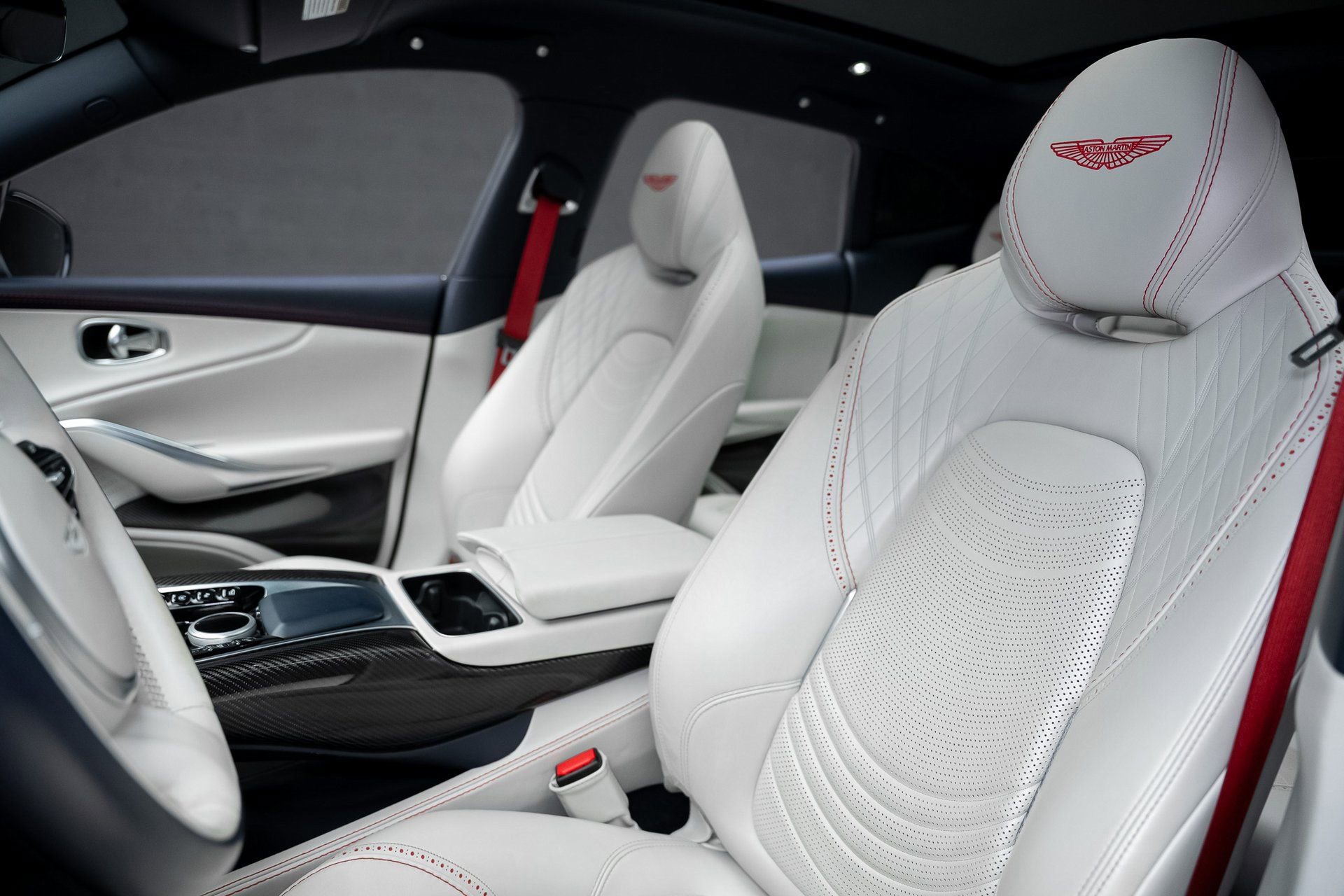 Used 2022 Aston Martin DBX image 60