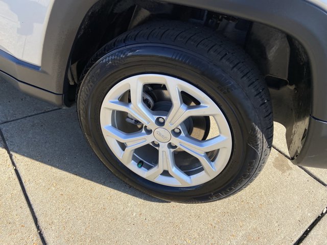 Used 2024 Jeep Compass Latitude image 29