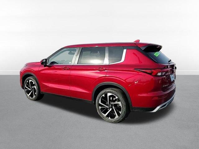 Used 2024 Mitsubishi Outlander SE image 5