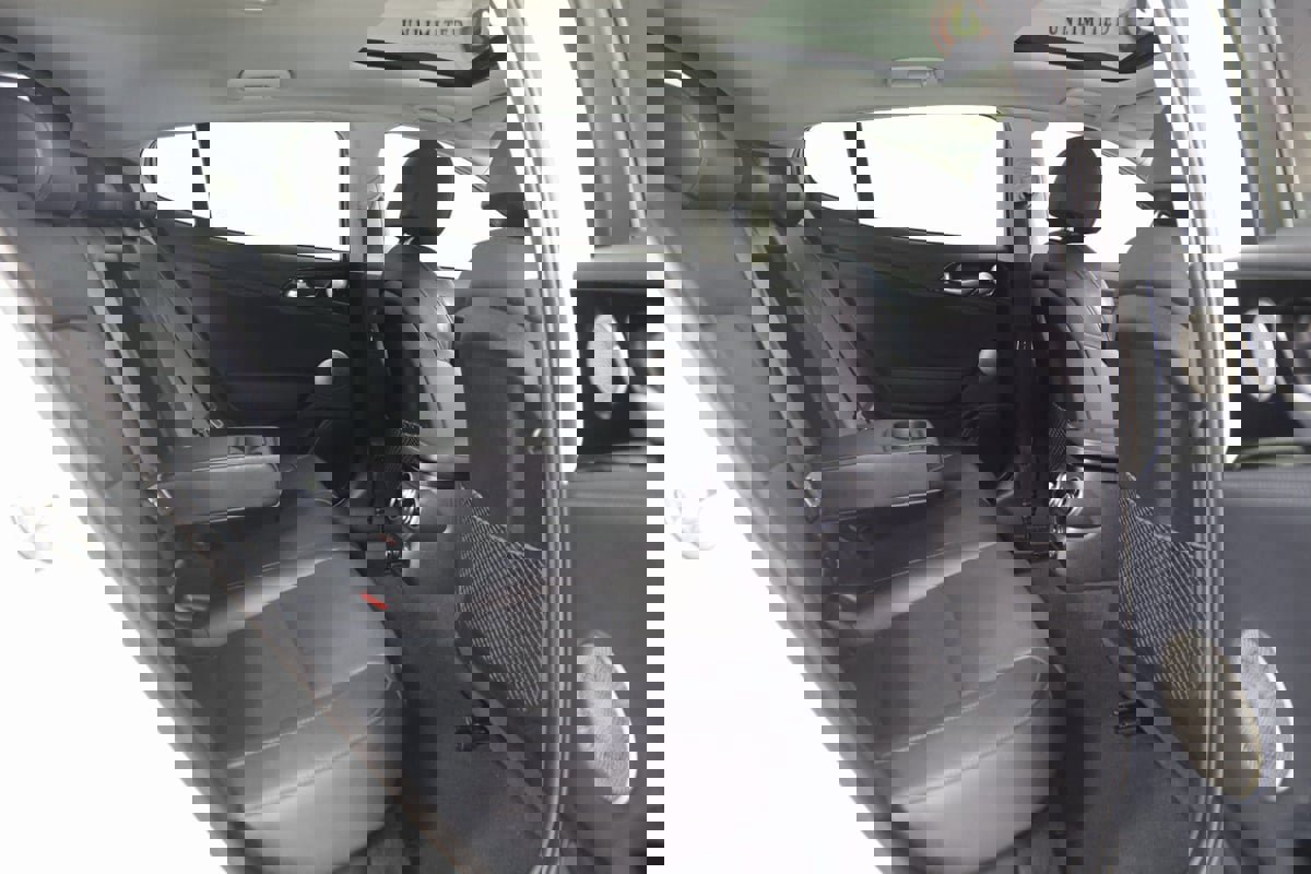 Used 2018 Kia Stinger Premium image 14