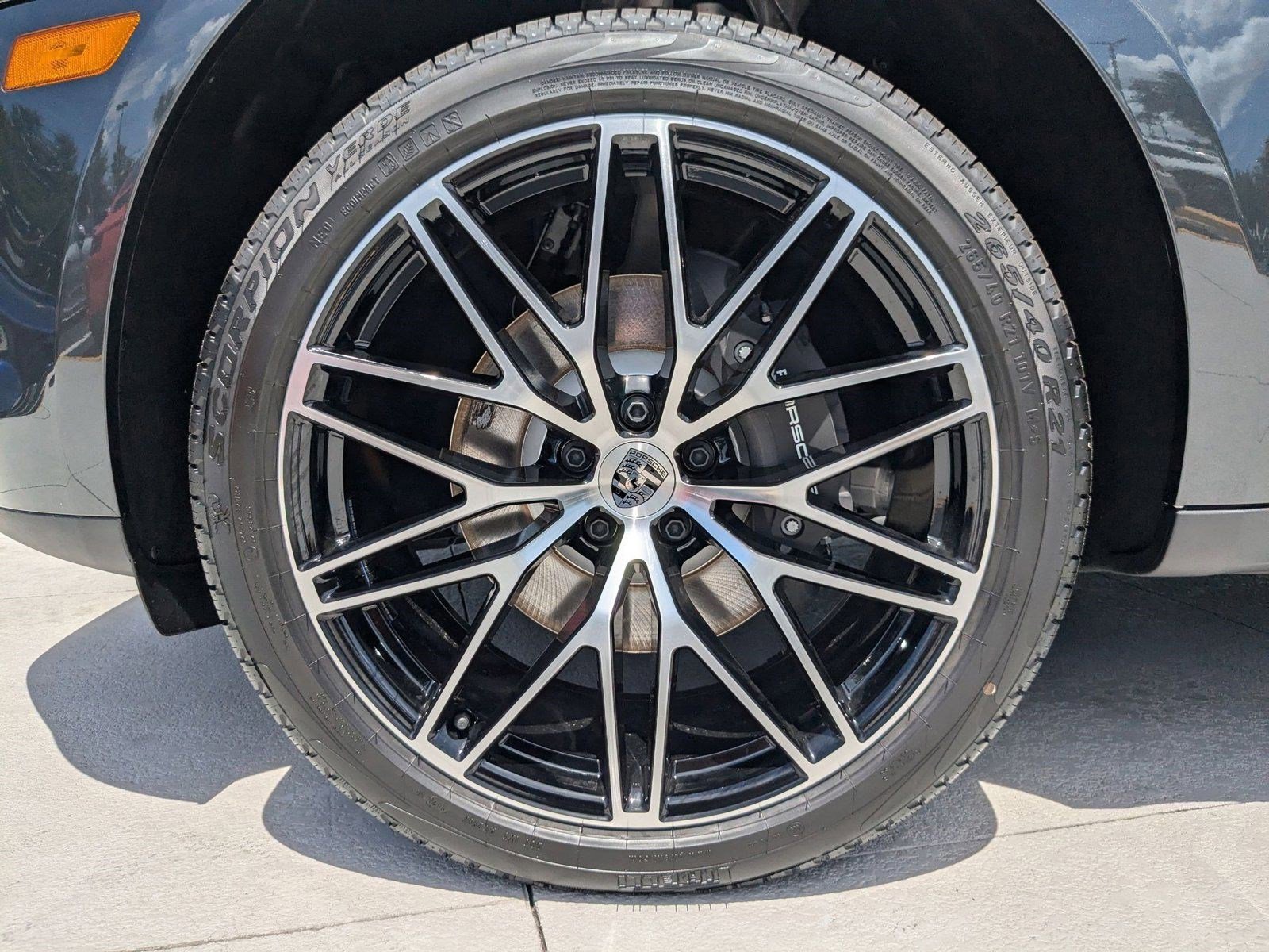 Certified 2025 Porsche Macan image 29