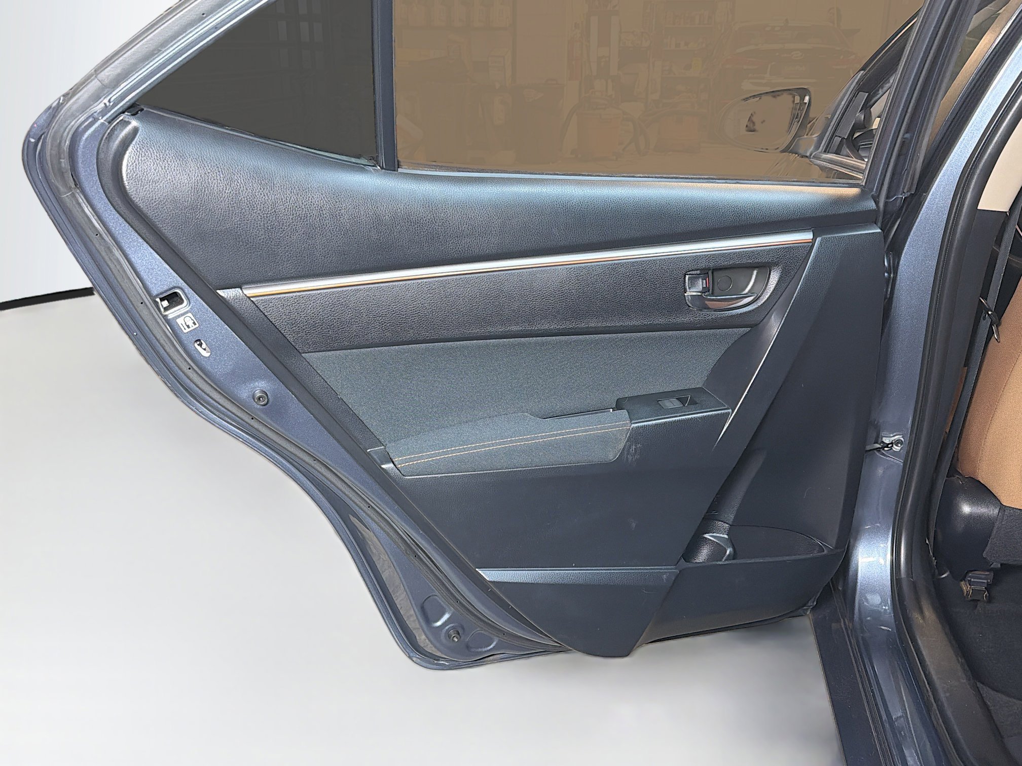 Used 2014 Toyota Corolla LE image 24