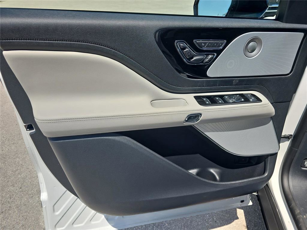 New 2026 Lincoln Aviator Reserve image 14