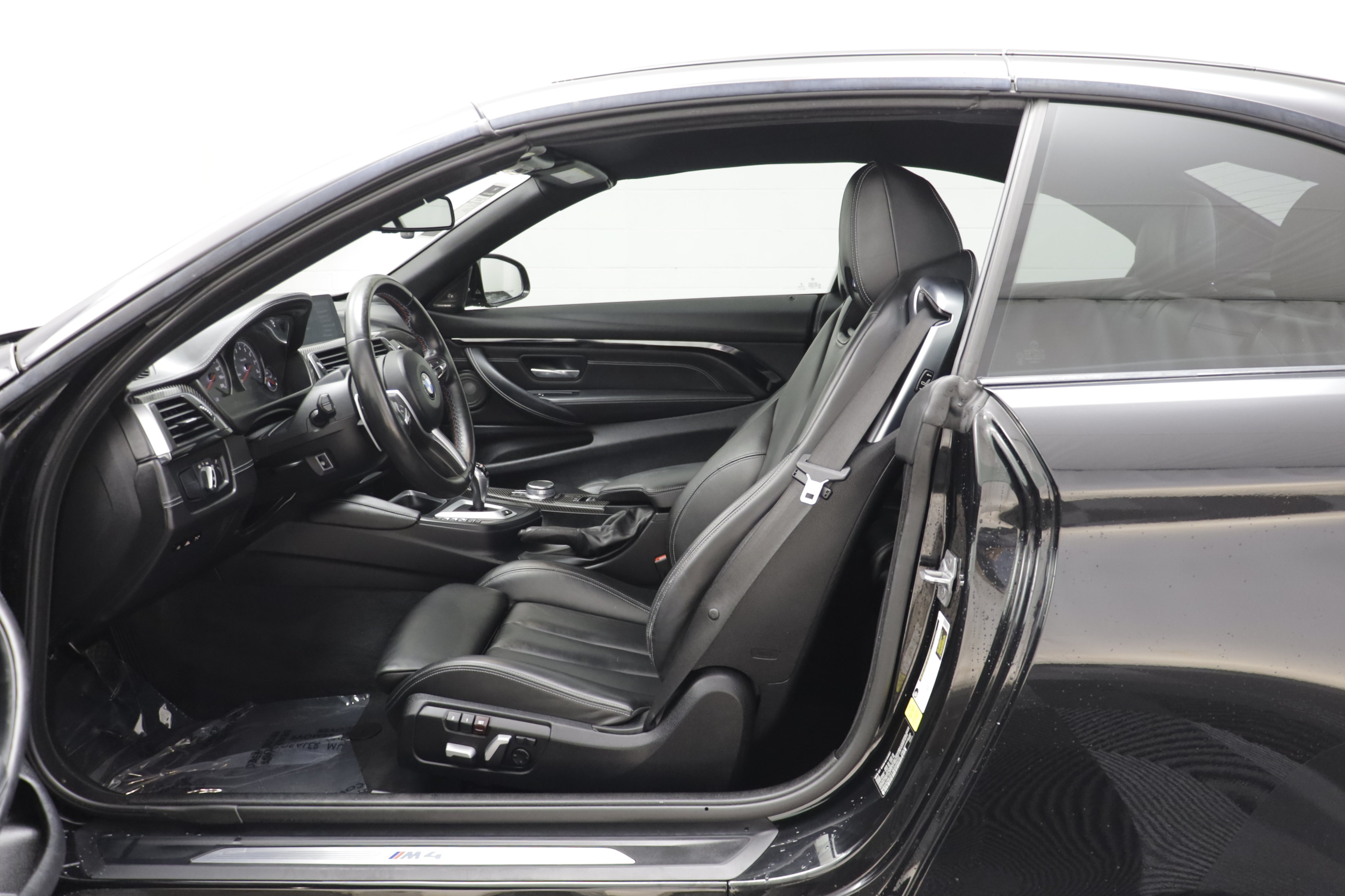 Used 2018 BMW M4 Convertible RWD image 5