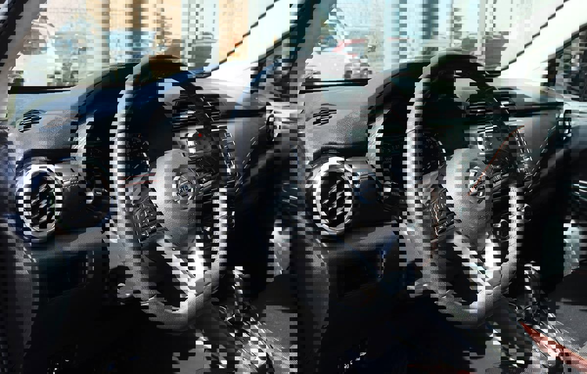 Used 2020 Nissan Versa SR w/ Electronics Package image 39