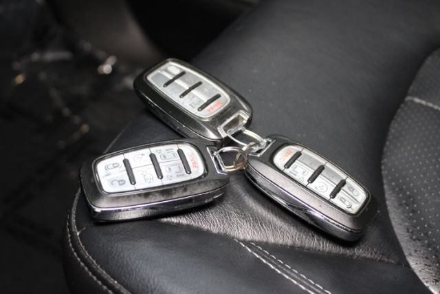Used 2019 Chrysler Pacifica Touring-L w/ S Appearance Package FWD image 11