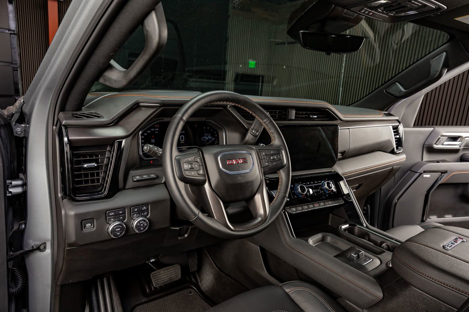 Used 2025 GMC Sierra 2500 AT4 w/ AT4 Premium Plus Package image 16