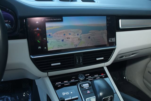 Certified 2023 Porsche Cayenne Platinum Edition image 18