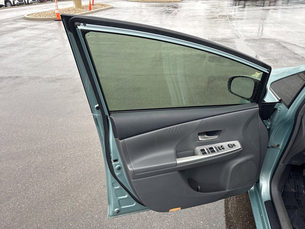 Used 2014 Toyota Prius V Three image 18