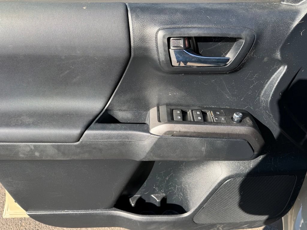 Used 2016 Toyota Tacoma TRD Sport w/ Towing Package RWD image 14