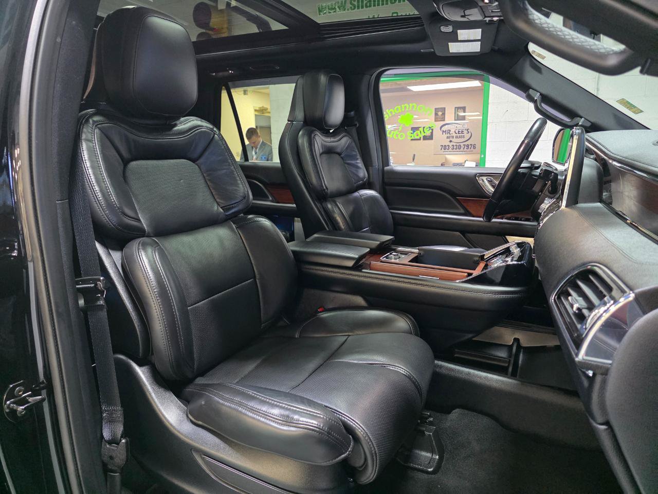 Used 2021 Lincoln Navigator Reserve w/ Luxury Package AWD/4WD image 30