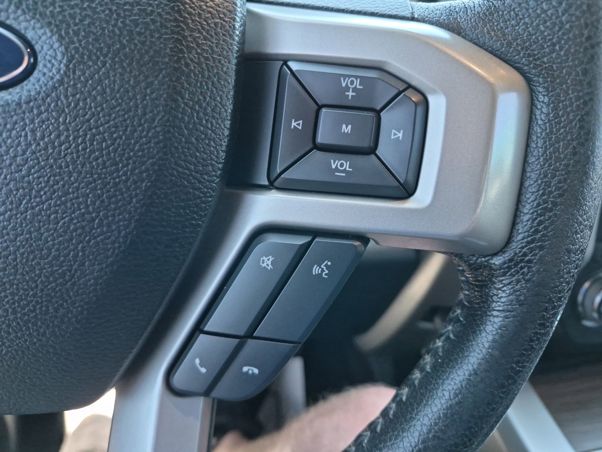Used 2015 Ford F150 Lariat w/ Equipment Group 502A Luxury AWD/4WD image 17