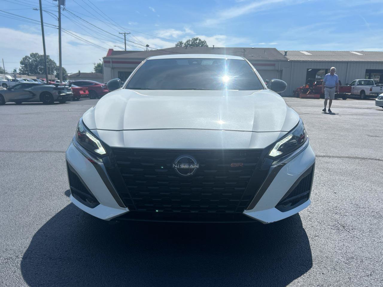 Used 2023 Nissan Altima 2.5 SR FWD image 2