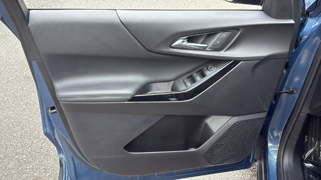 Used 2025 Chevrolet Equinox LT w/ LPO, Floor Liner Package FWD image 16